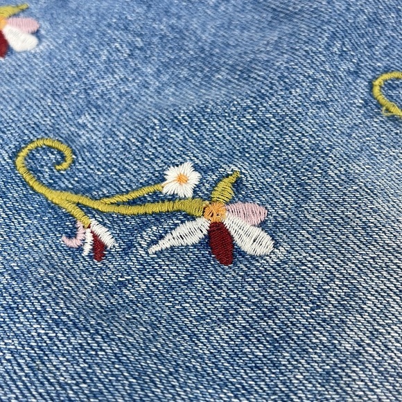 Anthropologie Pilcro Floral Embroidered Straight Leg Cropped Jeans 25 - Picture 10 of 14